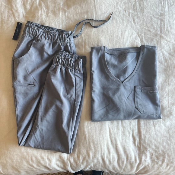 Jaanuu Tops - The Women's Tailormade Scrub Set - XL